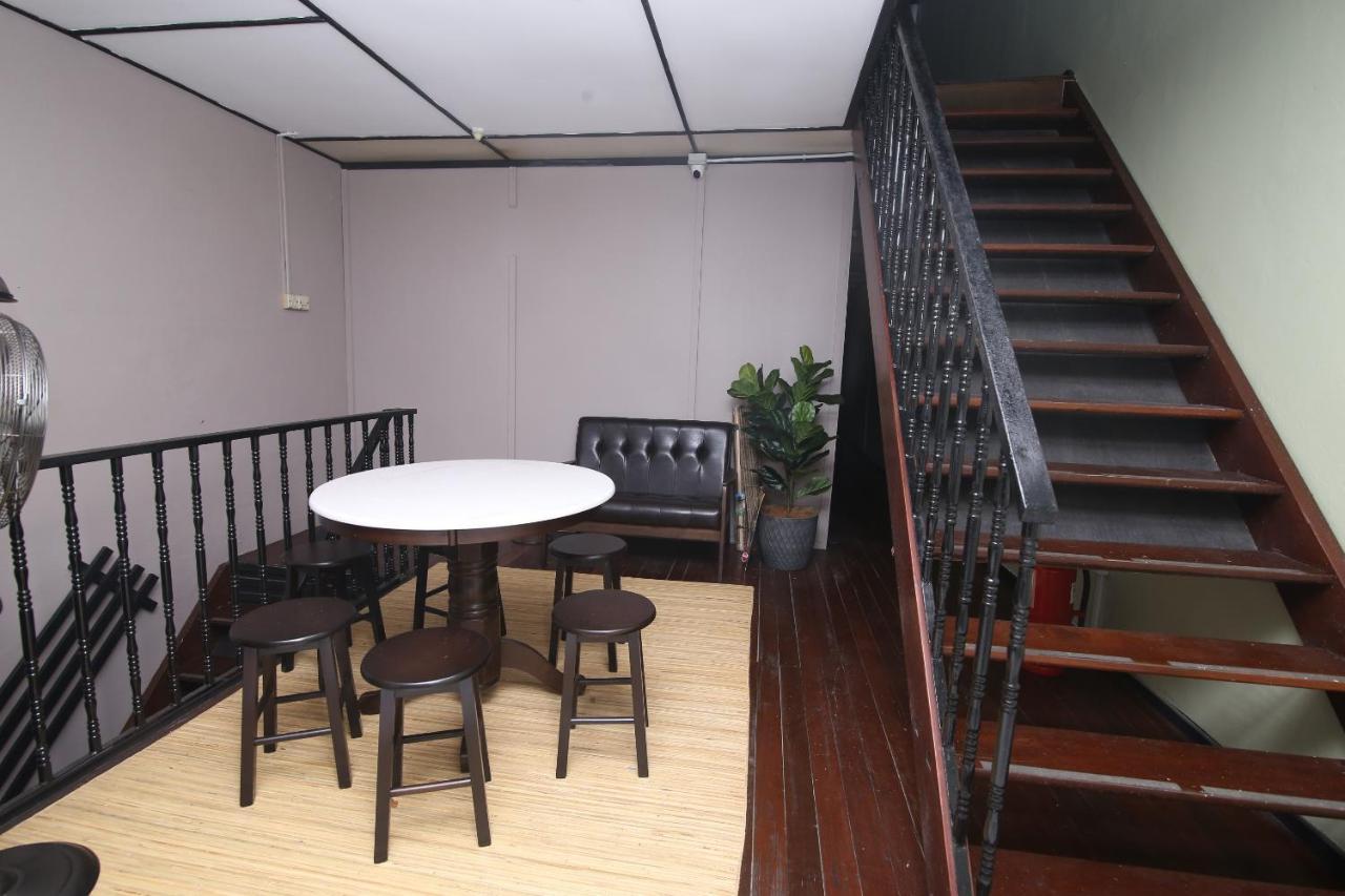 Spot On 90141 Threehouse Bed & Breakfast Kuching Exteriér fotografie